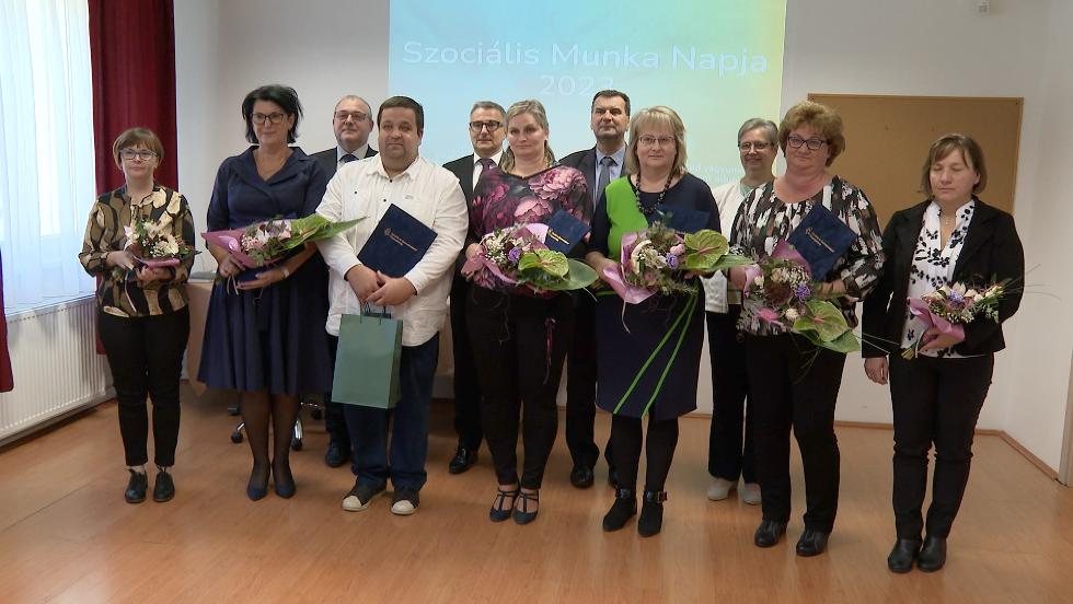 A Megyeházán is díjazták a szociális ágazat dolgozóit A Megyeházán is díjazták a szociális ágazat dolgozóit