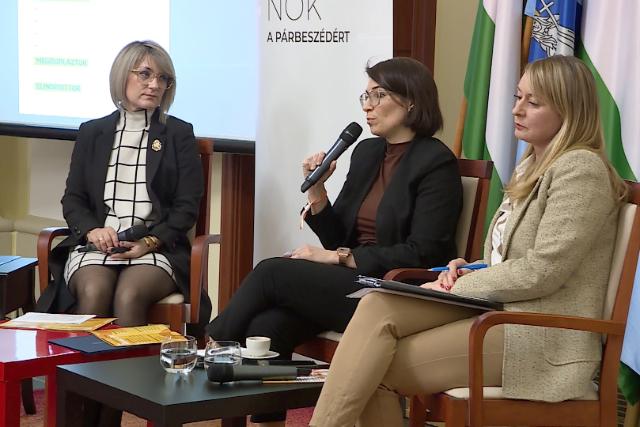 N�k a h�bor� ellen – a Korona Szalonban tal�lkoztak