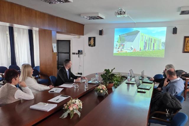 Fedett, eg�sz �vben haszn�lhat� j�tsz�h�z �p�lhet Zalaegerszegen