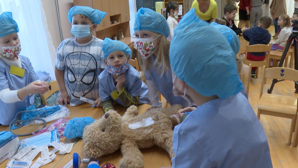 Plüsskórház a Kis utcában  Plüsskórház a Kis utcában