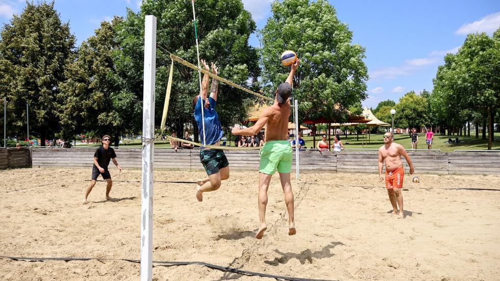 A második fordulóját rendezték az Aquacity Strandröplabda bajnokságnak A második fordulóját rendezték az Aquacity Strandröplabda bajnokságnak