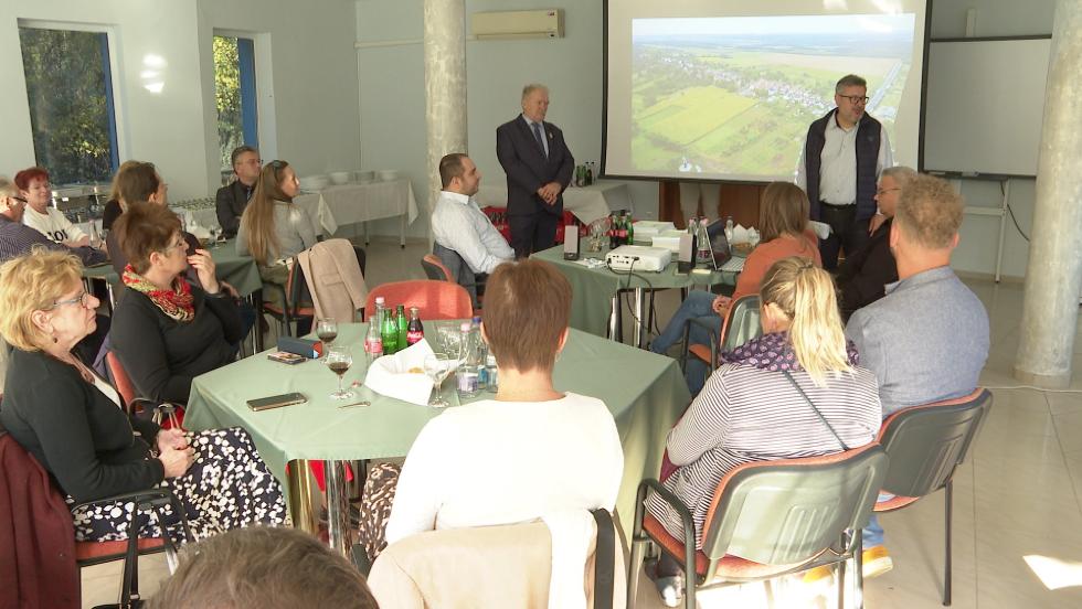 LEADER fejleszt�sek – Zala megy�ben els�k�nt kapt�k meg a t�mogat�si okiratokat