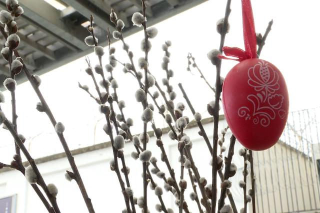 Mi�rt kell kiszaladni a kertbe harangsz�ra h�sv�tkor? Itt van a 6 legmeglep�bb n�pszok�s!