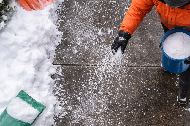 Szab�lys�rt�st k�vet el, ha s�zza a j�rd�t