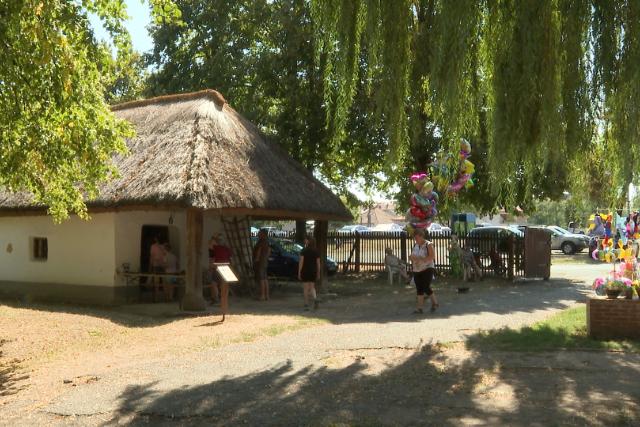 Sz�let�snapot �nnepelt a Falum�zeum