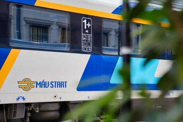 V�ge a p�tl�buszoz�snak: visszat�r a k�zvetlen G�csej IC