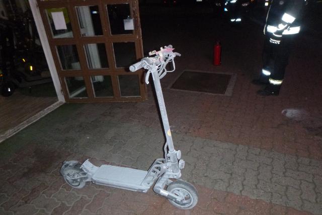 Töltés közben kigyulladt egy elektromos roller Zalaegerszegen Töltés közben kigyulladt egy elektromos roller Zalaegerszegen
