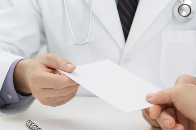 T�bb mint 200 eg�szs�g�gyi dolgoz� bukott le h�lap�nzzel