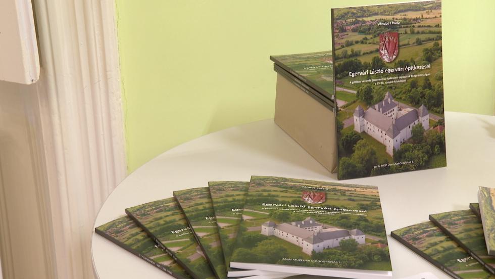 Knyvbemutat a Gcseji Mzeumban 