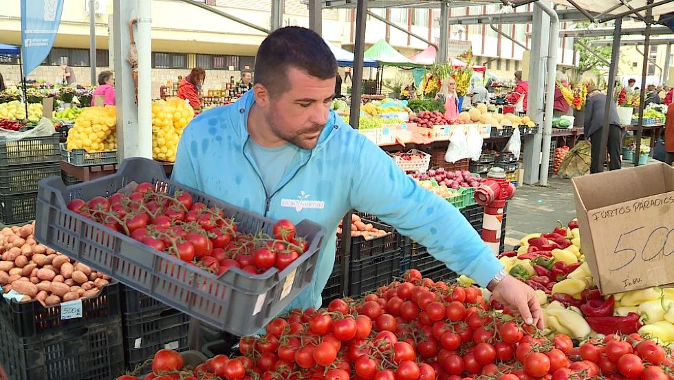 Szles vlasztk a zalaegerszegi piacon: a paprika s a paradicsom szrnyal