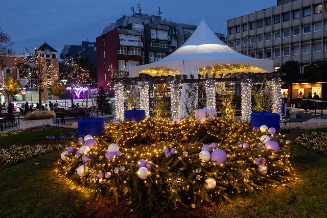 Hivatalosan is elkezdődött az Egerszegi Advent programsorozat Hivatalosan is elkezdődött az Egerszegi Advent programsorozat